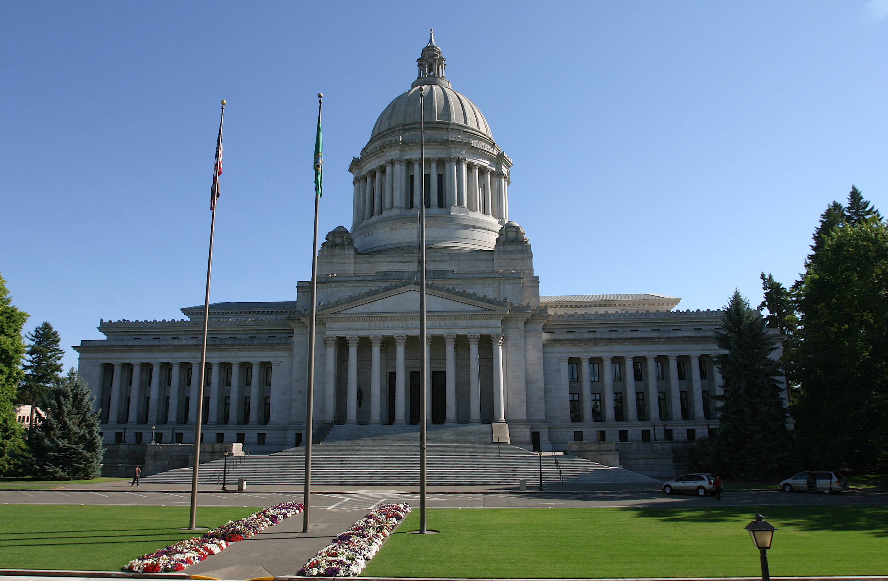 The Top 8 Most Beautiful State Capitol Lawns