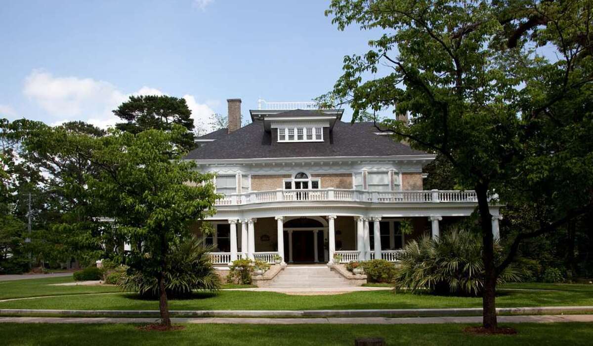 House with lawn in Alabama