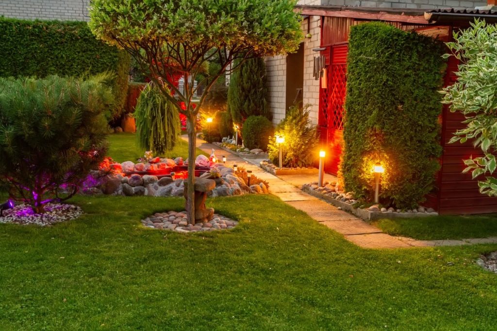 the-best-solar-landscape-lighting-to-use-in-your-landscaping