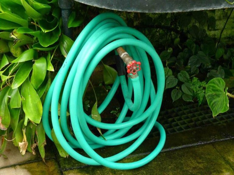 5 Best Garden Hoses of 2022 [Reviews] Lawnstarter