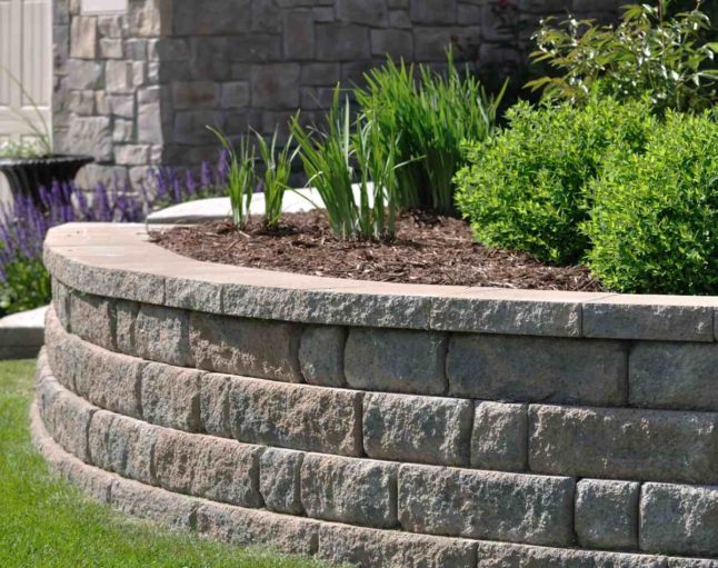 7 Benefits of Adding Retaining Walls to Your Lawn