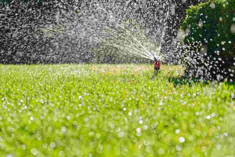 Turf irrigation by automatic pop-up sprinkler