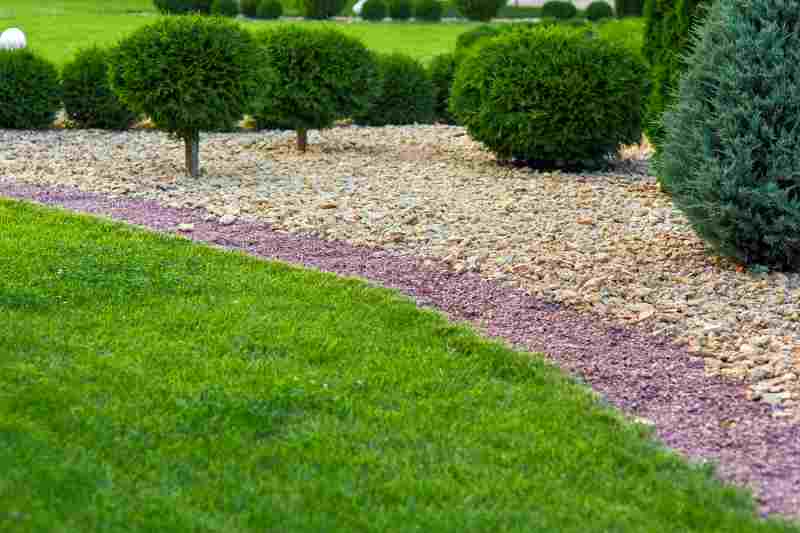 Inorganic gravel mulch around plants and trees