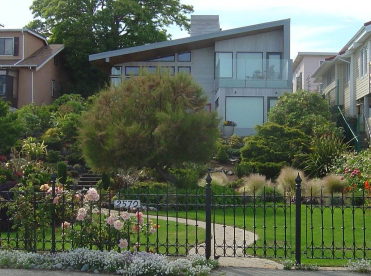 This is a house overlooking Willows Beach in Oak Bay, BC, Canada. It's a great example of a modern Pacific Northwest house design