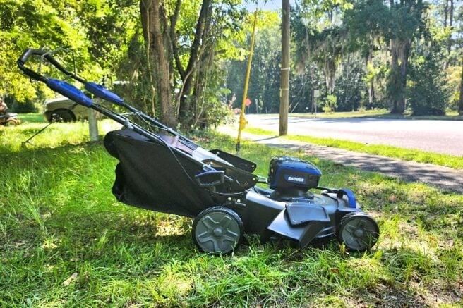 Affordable battery-powered self-propelled mower