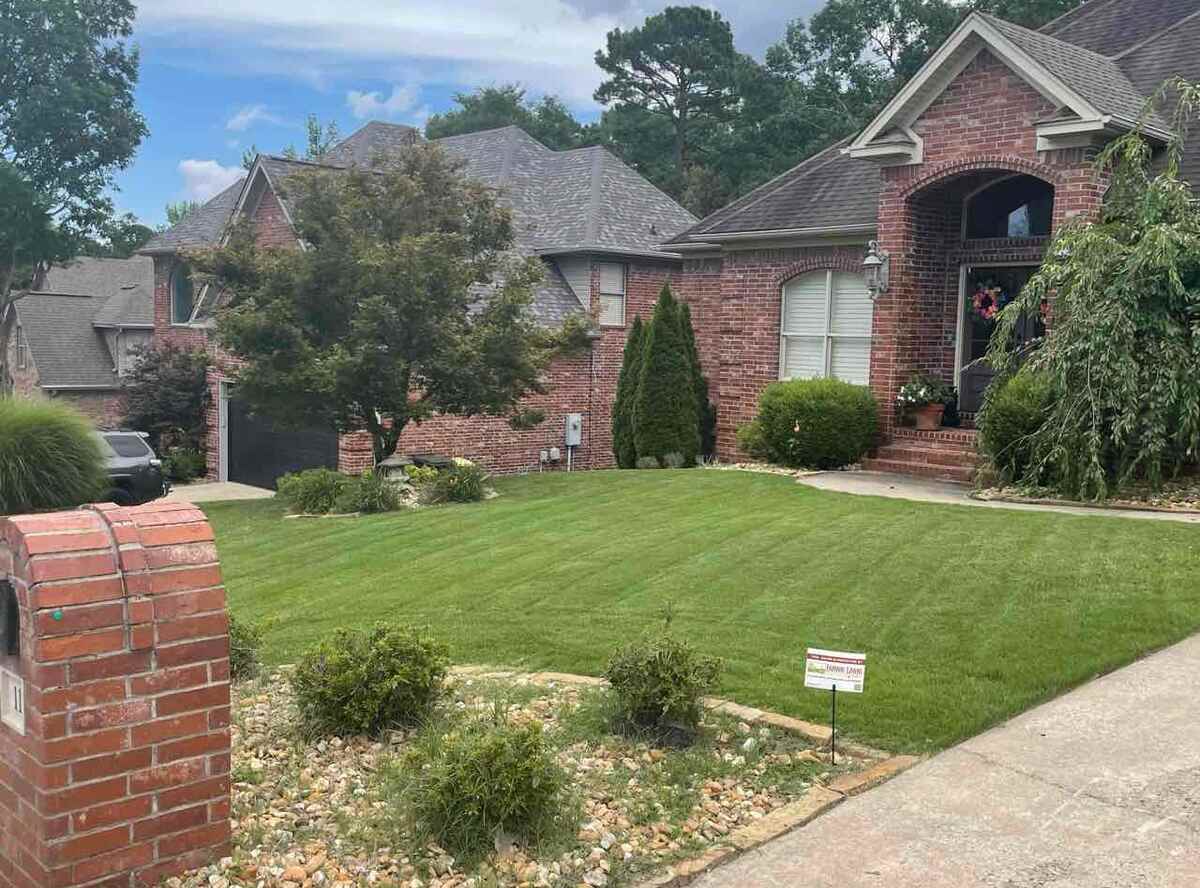 landscaped lawn in front of a house in Little Rock with a blue sky