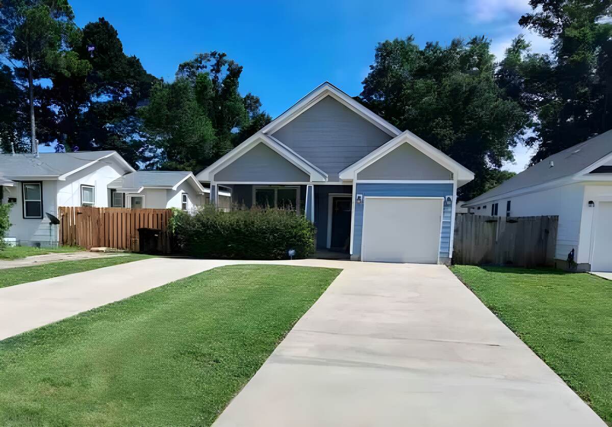 landscaped lawn in front of a house in Pensacola with blue sky